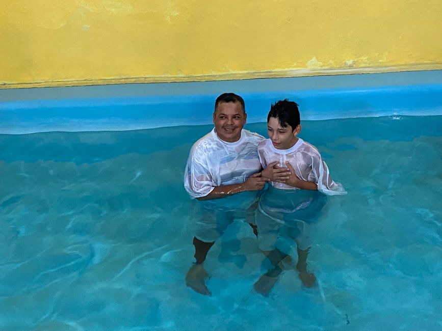 19.12.2021 Bernardo und Thiago werden getauft / Bernardo und Thiago são batizados