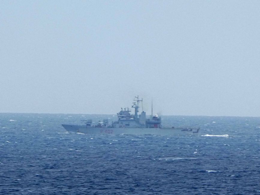 Navios de guerra na travessia, Port Said - Nápoles, 15 de abril de 2023