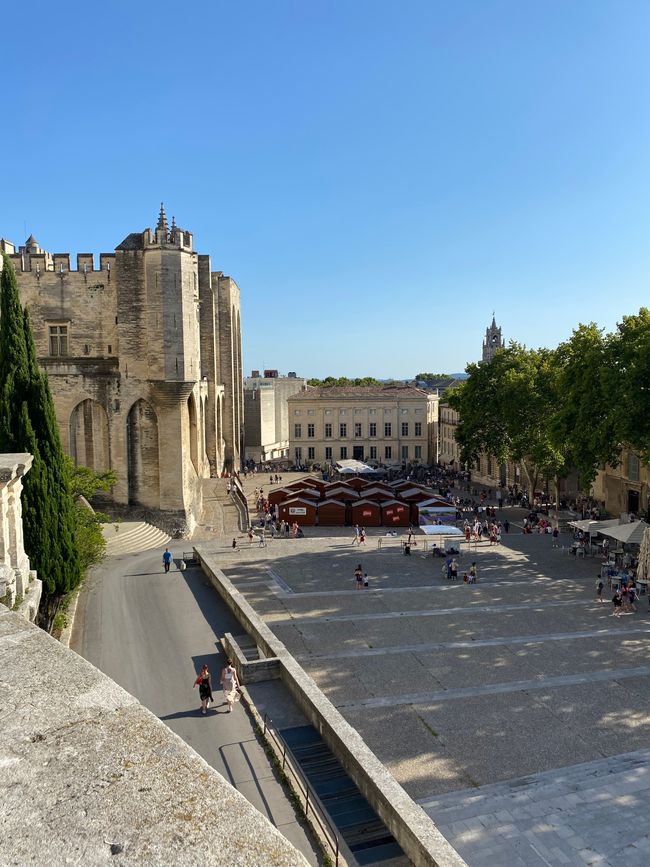 Church square (Palais de Popes on the left)