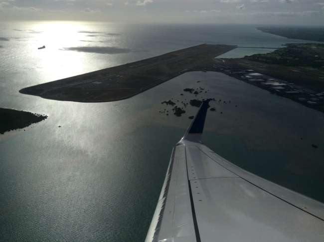 Blick zurück auf den Flughafen von Honolulu
