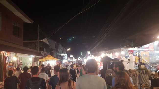 Der tägliche Nachtmarkt in Pai.