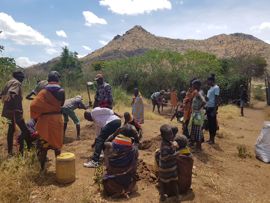 Training against drought at the border of Uganda