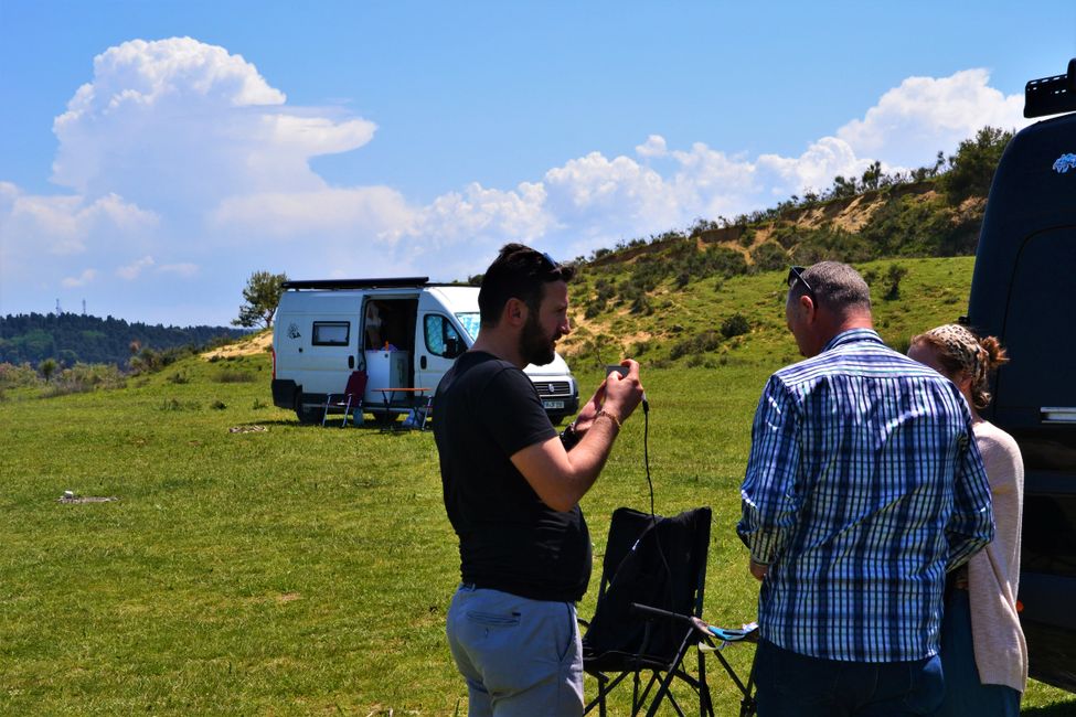 Am Morgen kam ein Filmteam von ABC Albania vorbei und hat alle Camper interviewt. Fall ihr den Beitrag mit uns findet, sagt uns gerne Bescheid.