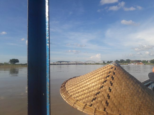 Überfährt zurück über den Irrawady River 