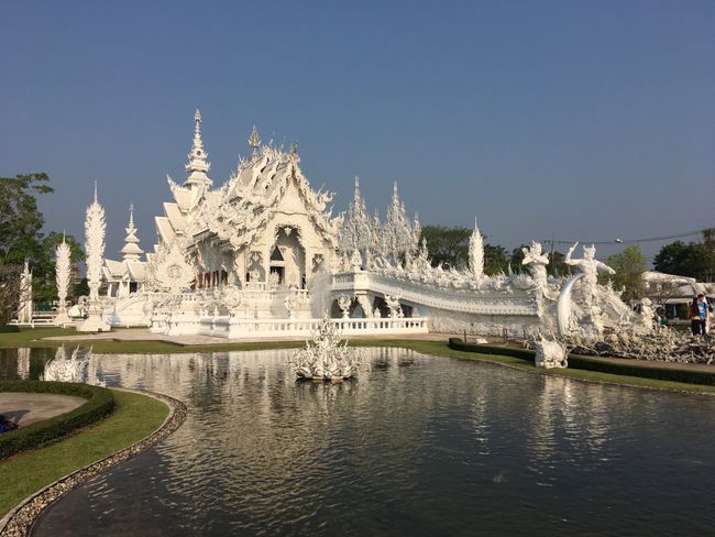 Valkoinen temppeli, norsut - aivan mahtavaa