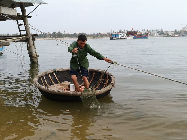 A fisherman in the typical round boats