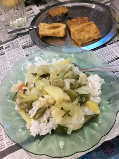 Mein Weihnachtsessen: Reis mit Gemüsesuppe und frittiertem Tofu