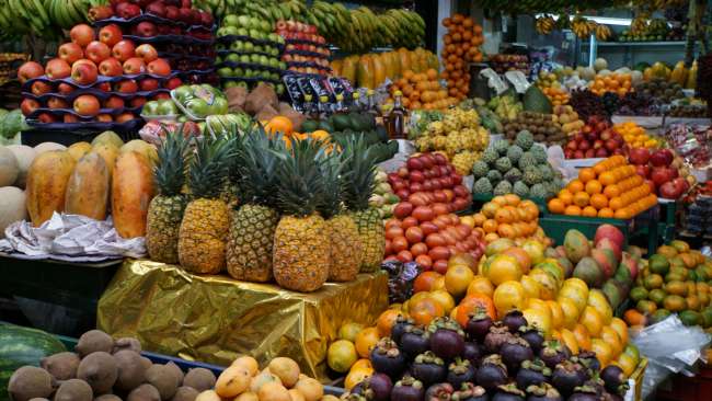 Obstmarkt mit Fruit-Tasting, unglaublich wie wenig Obst man kennt