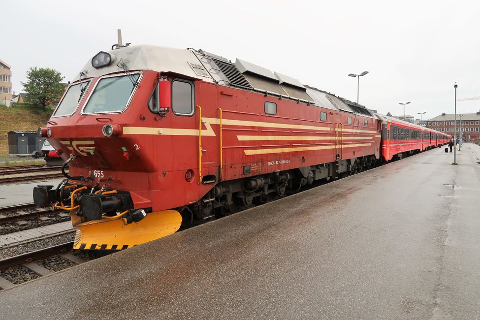A 3330 horsepower Norwegian diesel locomotive of the Di 4 type in the Bodo train station.