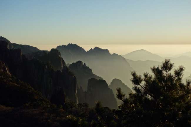 Sonnenuntergang im Huangshan-Gebirge
