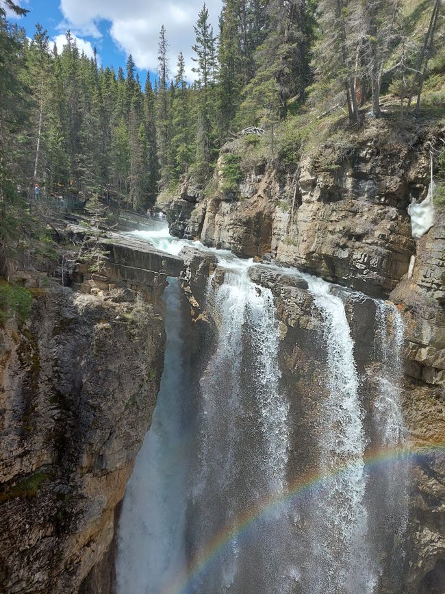 Upper Falls mit Regenbogen
