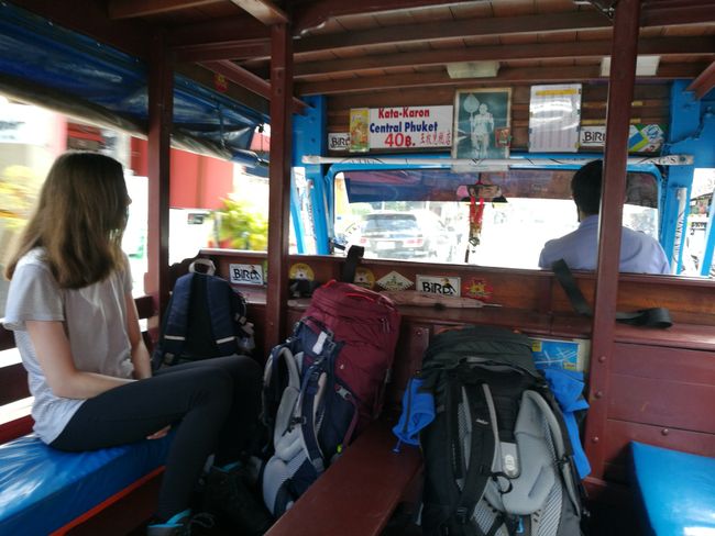 Bus Nummer 1: Karon Beach nach Phuket Town.