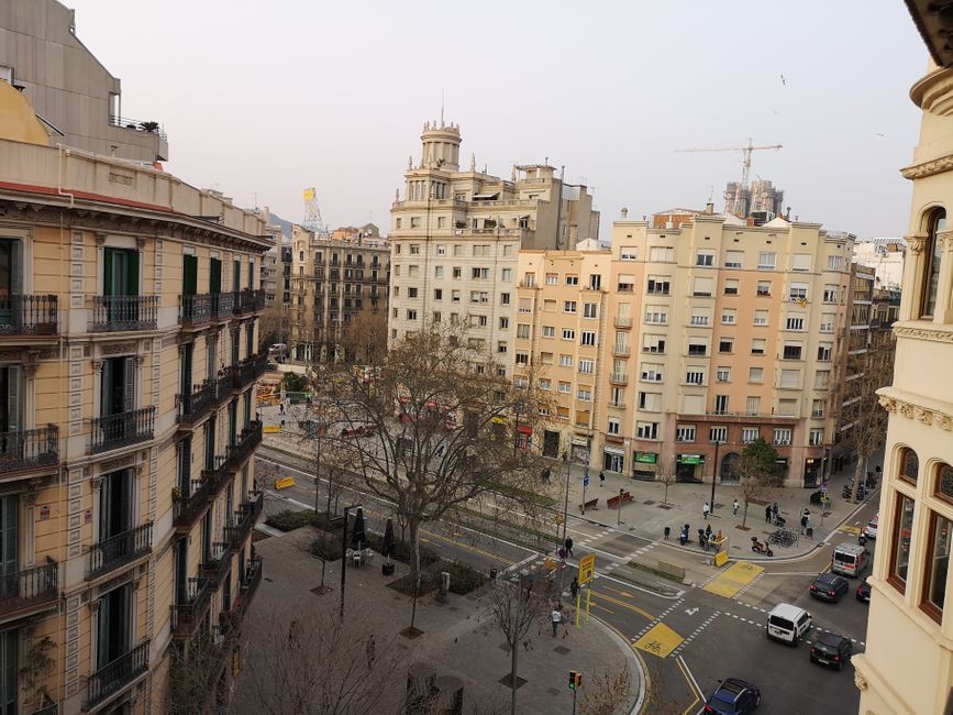 En el fondo se puede ver la famosa Sagrada Familia (con grúa encima)