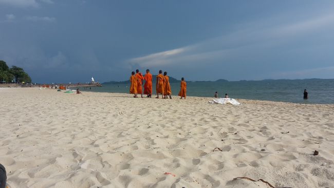 Monks aka Oranjes at Kep beach