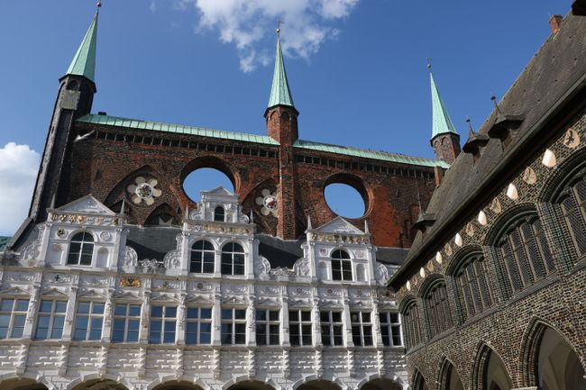 Das Lübecker Rathaus ist ...