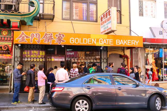 China Town - "Golden Gate Bakery" scheint beliebt zu sein.