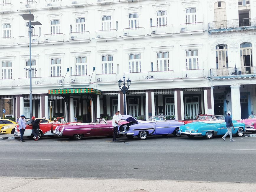 Convertible cars for a Havana city tour