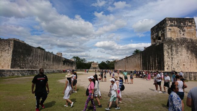 Chichén Itzá - attracts many visitors