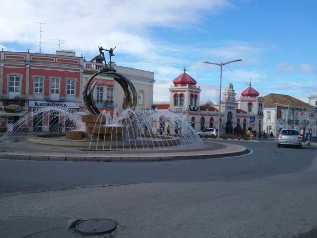 Fountain and market hall in Loule'