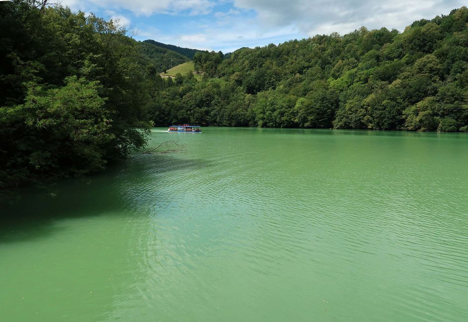 The following pictures show impressions of the emerald green Soča river. 
