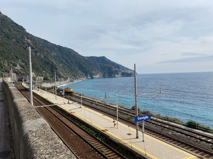 Great view of the sea directly from the Manarola train station