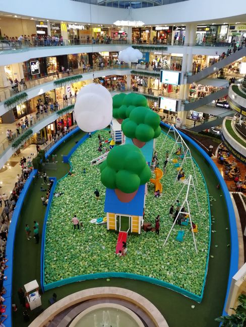 Auch die Malls in Kolumbien gleichen mehr einem Freizeitland als einem Einkaufszentrum.