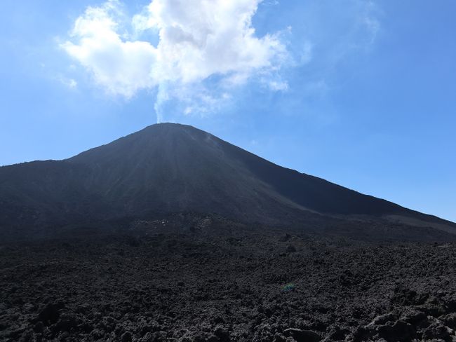 Обжарка зефира на действующем вулкане :O (190-й день кругосветного тура)