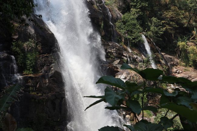 Detail des Wachirathan Waterfall.