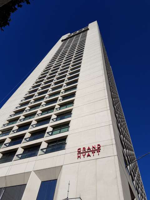 Our Union Square hotel. Blue Sky....it's going to be a beautiful day today.