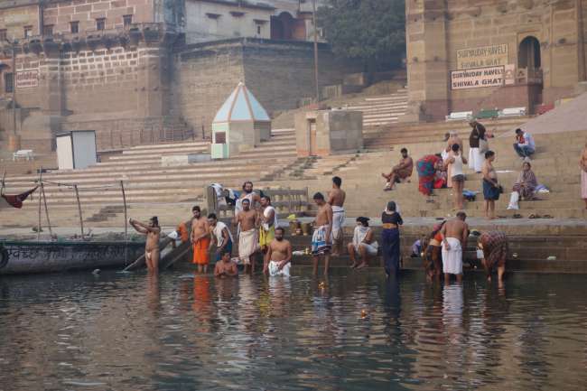 Ritual bathing in the Ganges