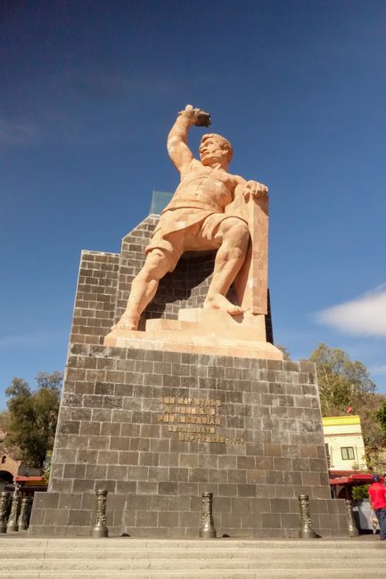 Denkmal zum Ausbruch der Revolution mit dem Anzünden der Alhondiga. 