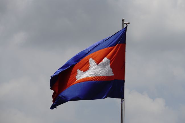 Kambodschas Flagge beim Unabhängigkeitsdenkmal