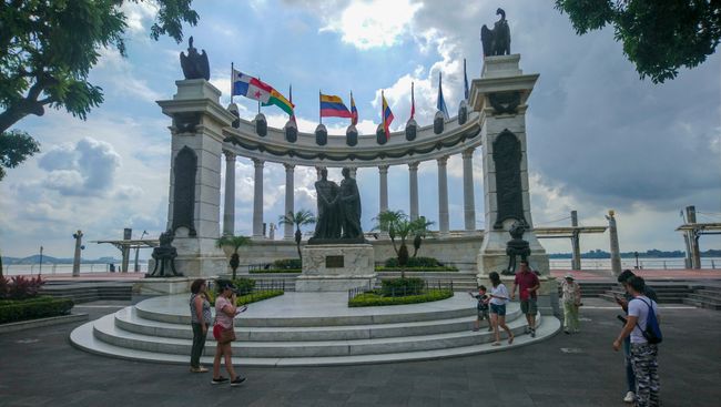 La Rotonda. Denkmal mit Bolívar und San Martín für die Unabhängigkeit von Guayaquil und Südamerika. 