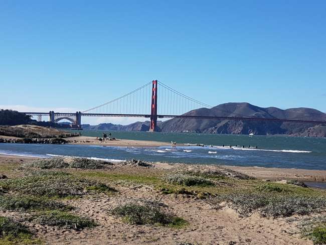 There it is now, the world-famous bridge. Always impressively beautiful! The many kite surfers who used the fresh breeze there for their sport also thought so.