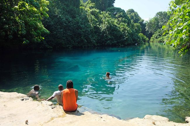 In addition to the turquoise sea, there are also numerous 'blue holes' available.