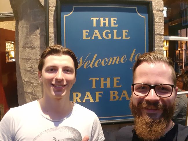 Finally, I went to the famous Eagle with Aymar, where Watson and Crick worked on their model of DNA, among other things. As a reference to that, there is also a beer called Eagle's DNA, unfortunately the logo had a left-handed helix...