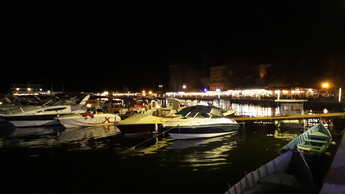 Ein Abend am Hafen in Constanta.
