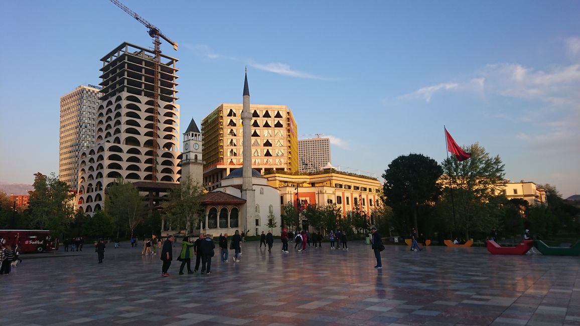 Albanien, Tirana: Skanderbeg-Platz