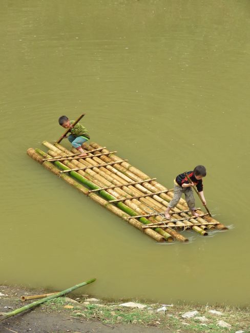 Hardworking little raft drivers