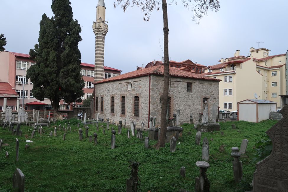 Alter Friedhof mit arabischen Grabsteinen