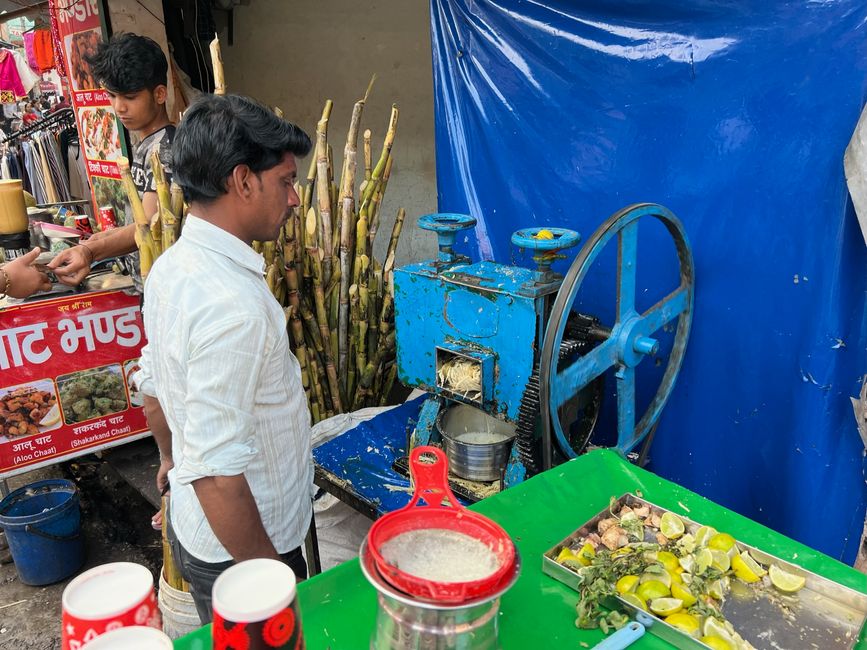 The delicious juice of pressed sugarcane with lime. 