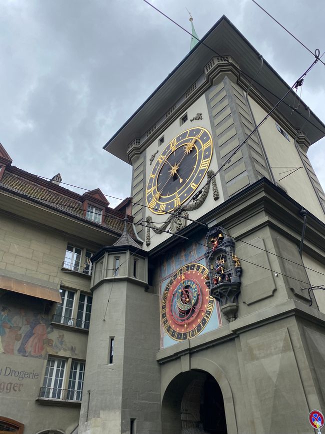 Zytglogge clock tower with zodiac signs