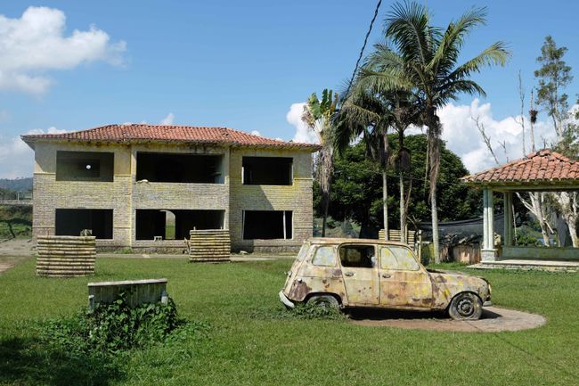 Zu den makabren Attraktionen gehört auch Paintball spielen auf Pablo Escobars Ferienresidenz. Immerhin wurden in seinem Auftrag über 4'000 (!) Menschen getötet.
