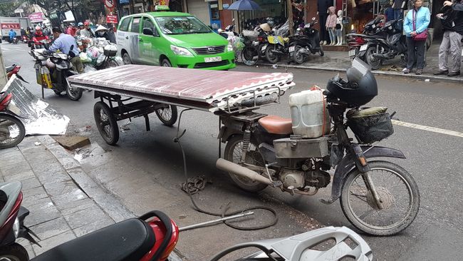 Ja, die Vietnamesen transportieren echt alles auf ihren Rollern. 