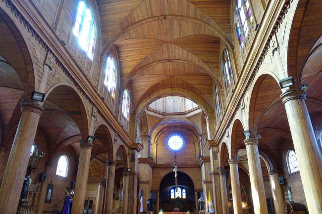 Die schöne Kirche in Castro von innen, komplett aus Holz