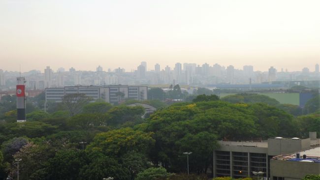 São Paulo im morgendlichen Dunst - Blick aus dem Hotelfenster