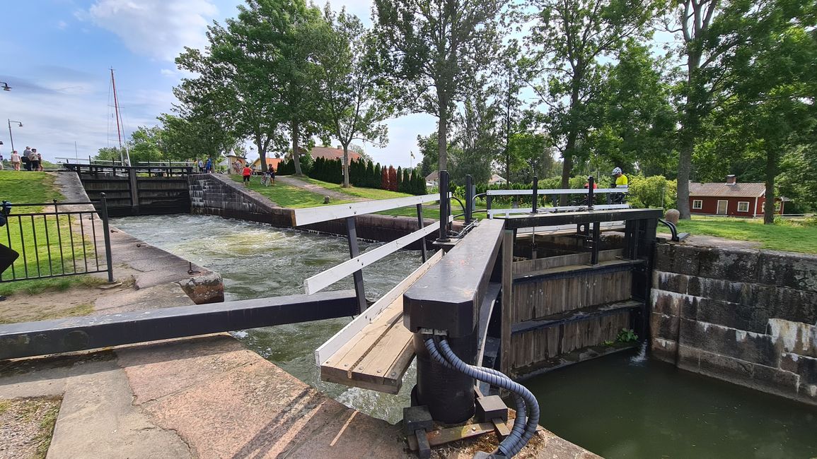 Göta Canal, lock in Sjötorp 