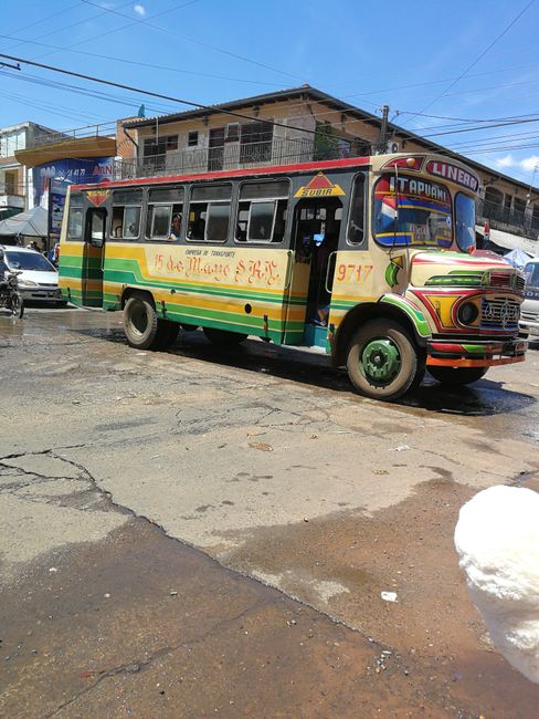 Ein typische Collectivo. Ein normaler Bus um von A nach B  zu gelangen. Alt, schäbig und gefährlich aber ohne Collectivos wäre Paraguay nicht Paraguay  