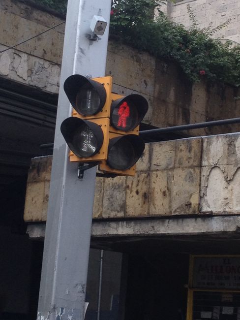 Gehendes, laufendes und am Ende sprintendes Ampelmännchen!!