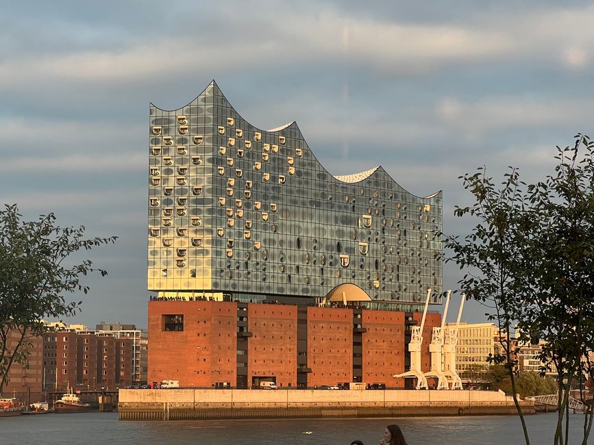 Hamburg | Ballinstadt Emigration Museum + the Ice Queen